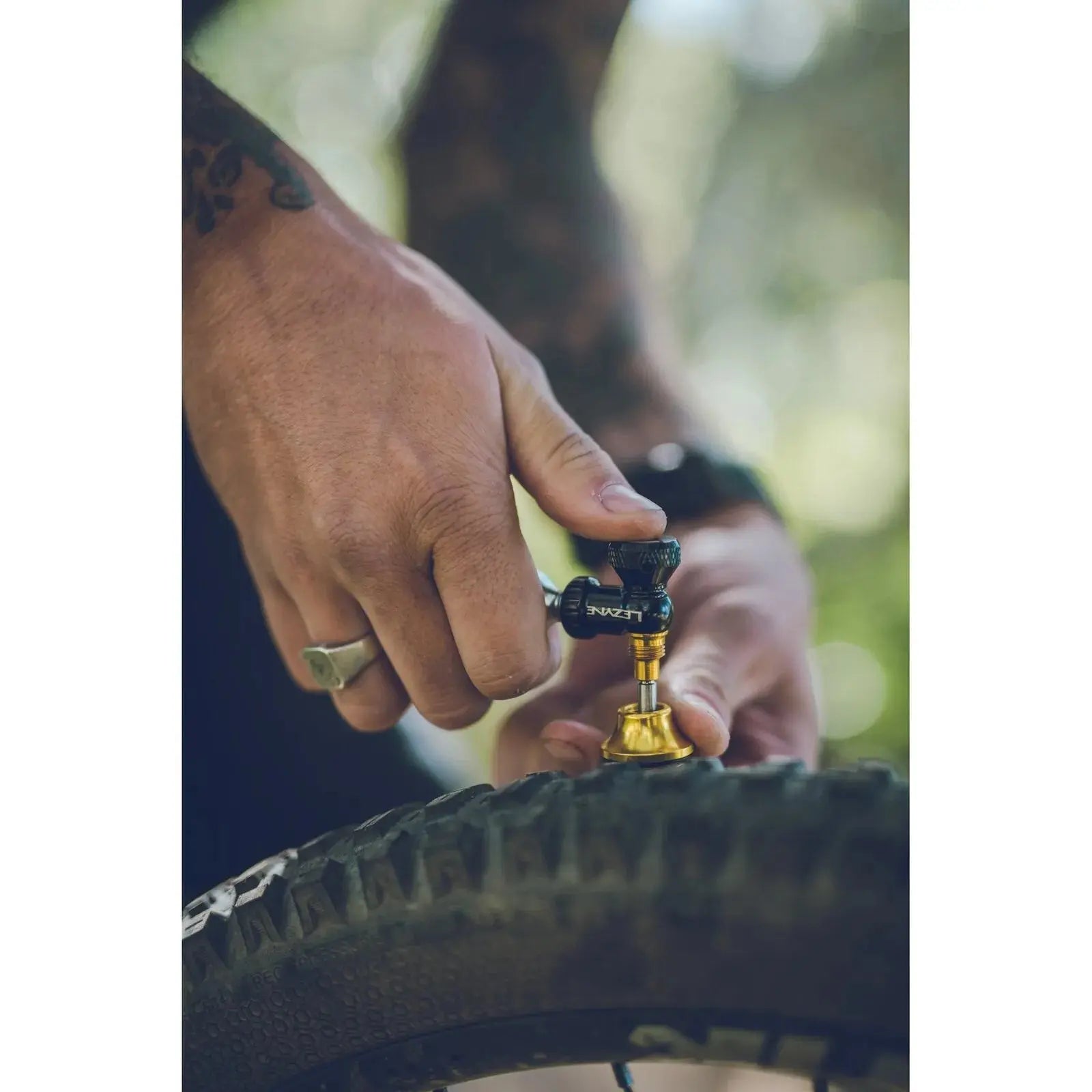 Lezyne Tubeless CO2 Blaster Kit - Black/Gold Lezyne