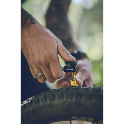 Lezyne Tubeless CO2 Blaster Kit - Black/Gold Lezyne